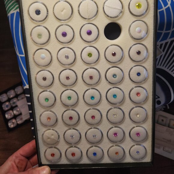 Tray of assorted gemstone, real and lab created. - Picture 4 of 4